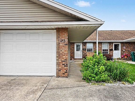 2nd image of 913 Berkley Cir