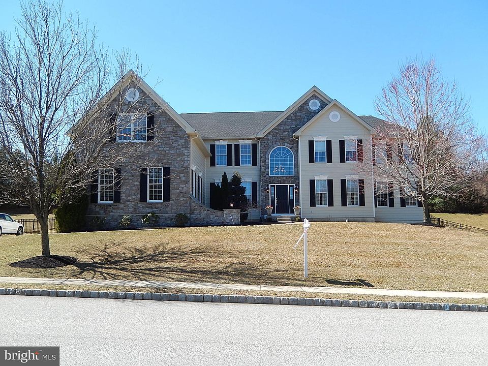 1st image of 10 Pennock Dr