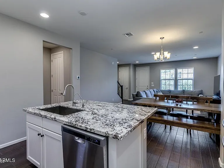 2477 W Market Pl #32 — Photo 16