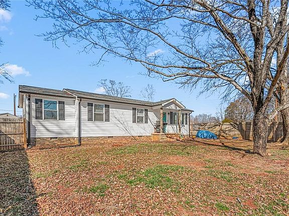 3rd image of 118 Shady Grove Rd