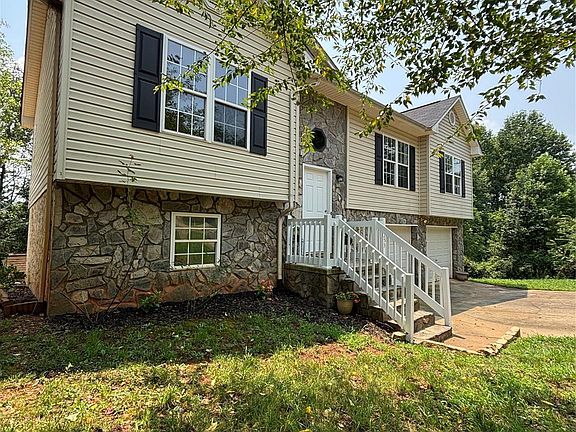 3rd image of 3253 Capital Ct