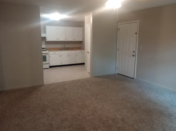 1850 S Main St #7, Jacksonville, IL 62650