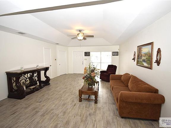 2nd image of 504 Capricorn St