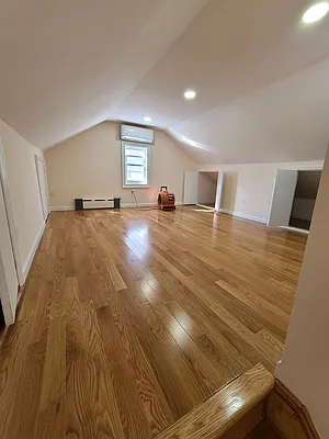 Rented by Bouklis Group | media 7