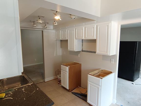 wrapping up kitchen, waiting on new granite and stainless steel appliances!