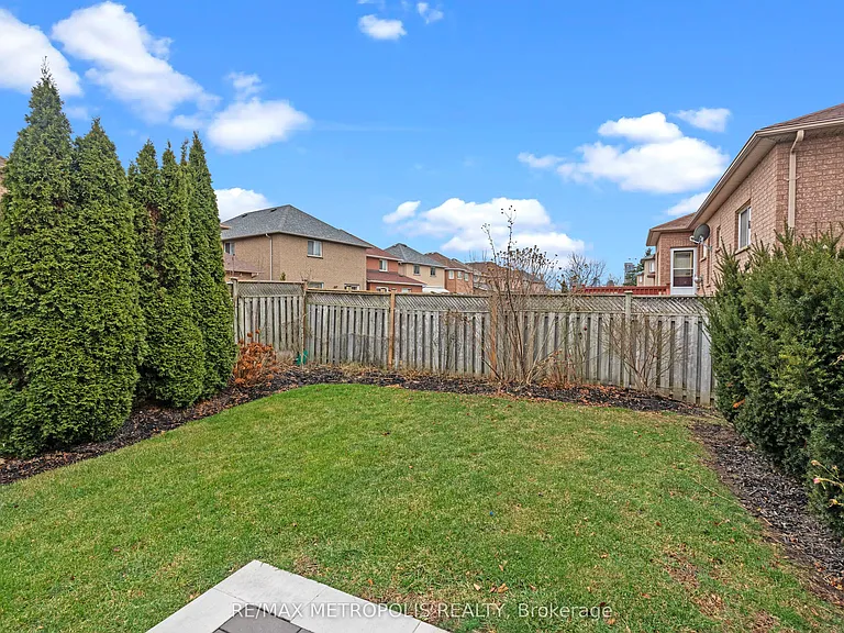 552 Feathergrass Cres #MAIN UPPER — Photo 31