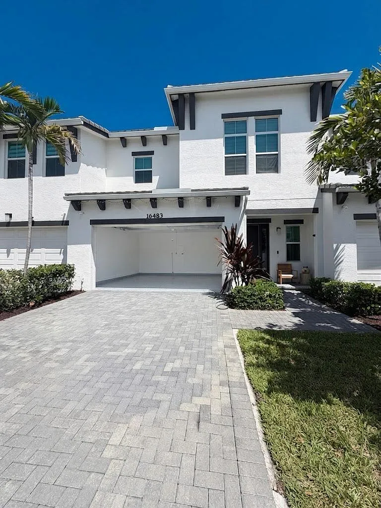 3 bed, 2.5 bath, 2138 sqft, $3,500 — Photo 1