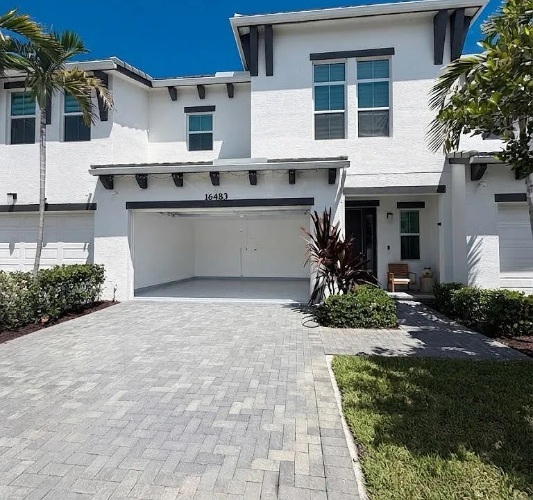 16483 Helix Ct