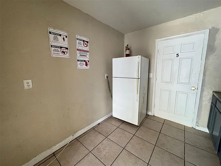 1209 Carlsbad Pl — Photo 9