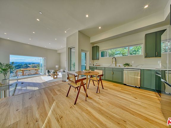 2nd image of 3009 Amethyst St