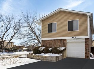 594 Nez Perce Ct, Carol Stream, IL 60188
