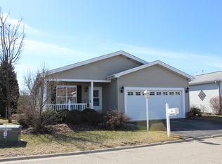 66 Rocking Horse Ln, Grayslake, IL 60030