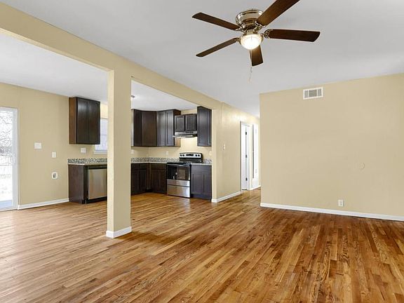 4th image of 1705 W Brockett St