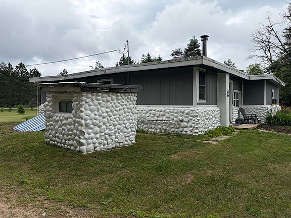 3rd image of 11214 Pines Trl