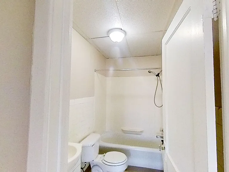 1625 East Ave — Photo 12