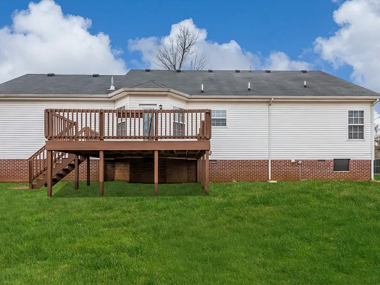 1907 Stoney Meadow Dr — Photo 15