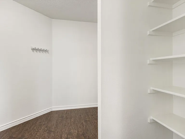 4816 Waterford Dr — Photo 15