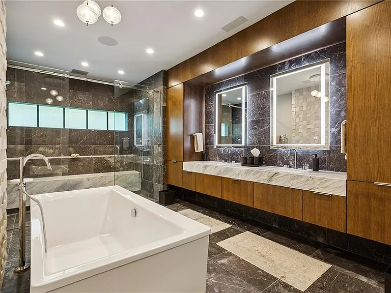 2525 Peachtree Rd NE #32 — Photo 25