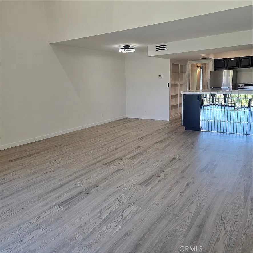 2 bed, 1011 sqft, $3,600 — Photo 2