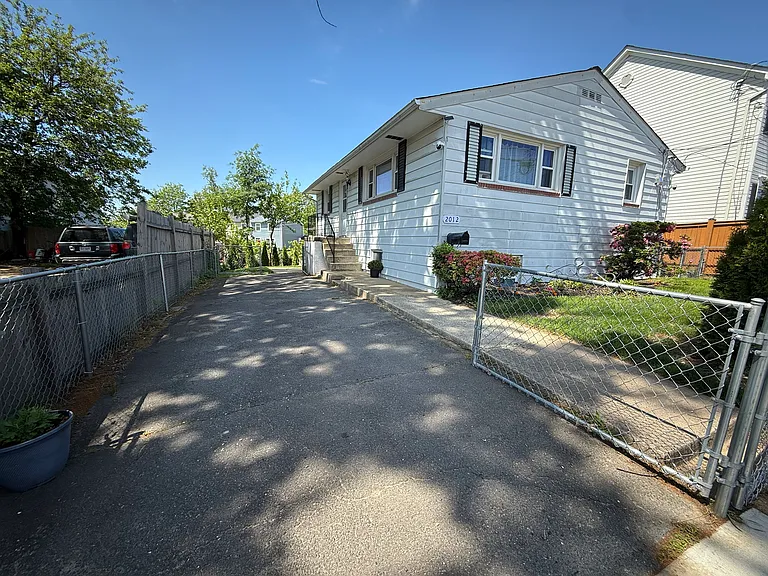 S Lincoln St — Photo 17