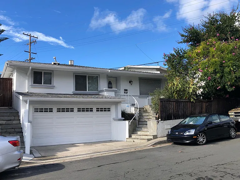 202 Avenida Monterey — Photo 1