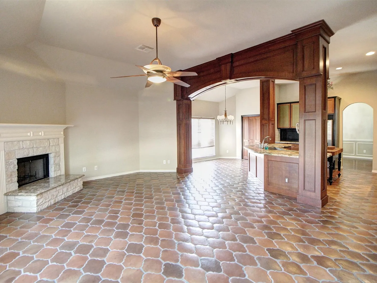 4 bed, 2.5 bath, 2991 sqft, $2,995 — Photo 4