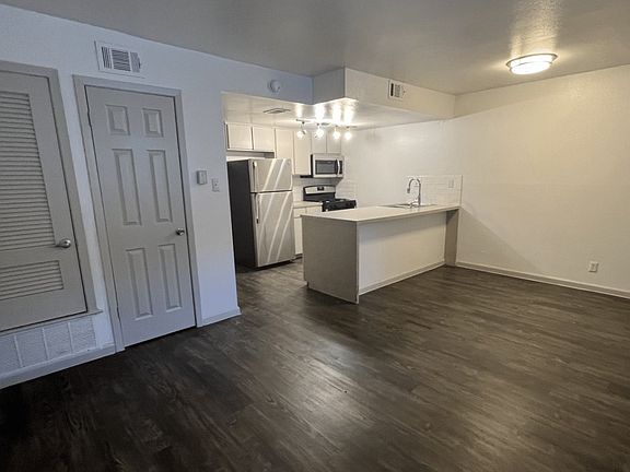 2nd image of 515 Shoal Creek Blvd #515