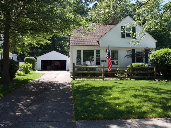 5198 Karen Isle Dr, Willoughby, OH 44094