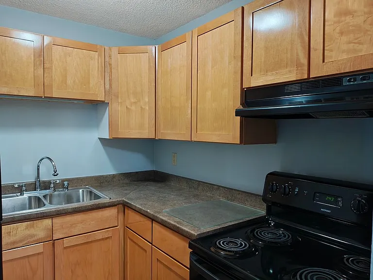 83F Constitution Dr — Photo 2