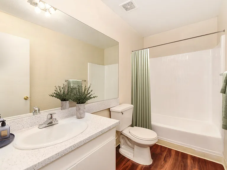 One Bedroom Bathroom