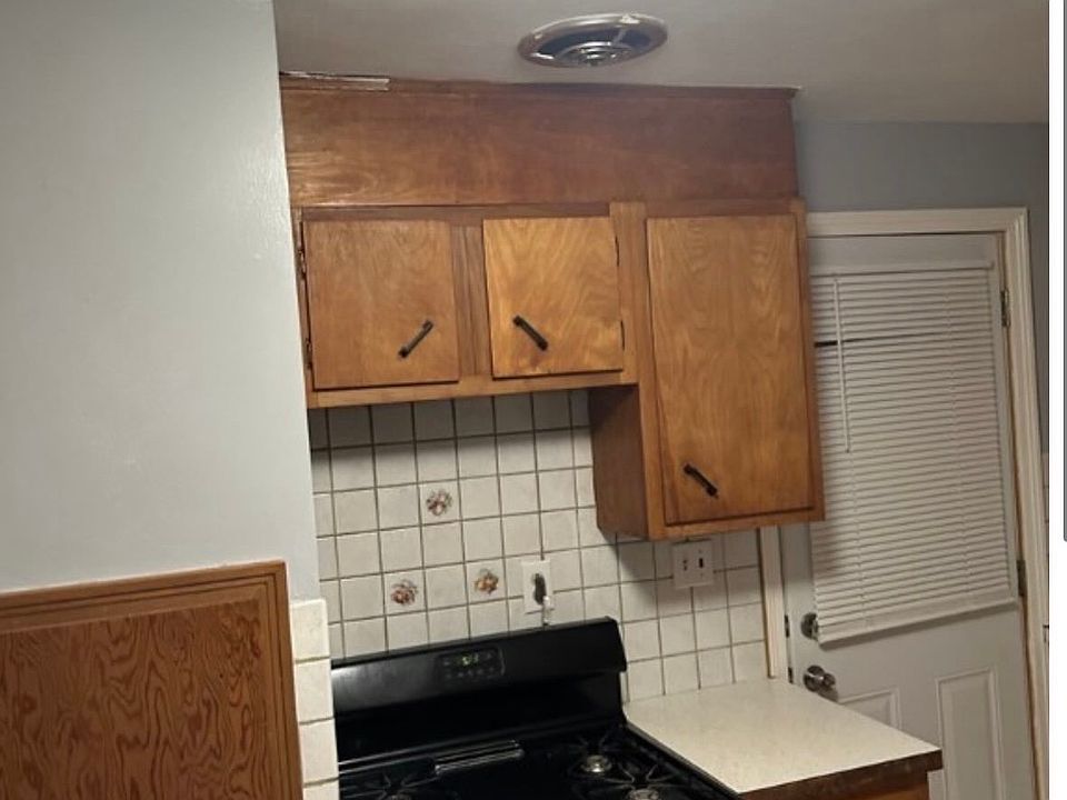1st image of 400 Buckley Rd