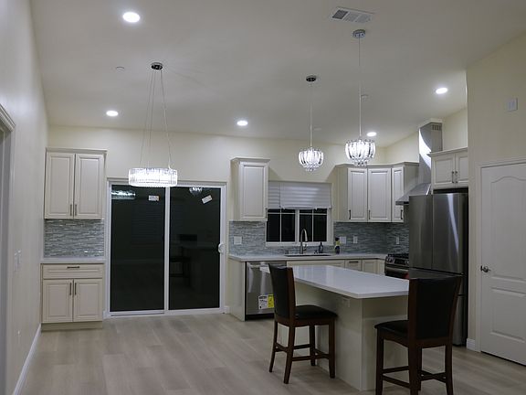5th image of 15924 Plum Ct