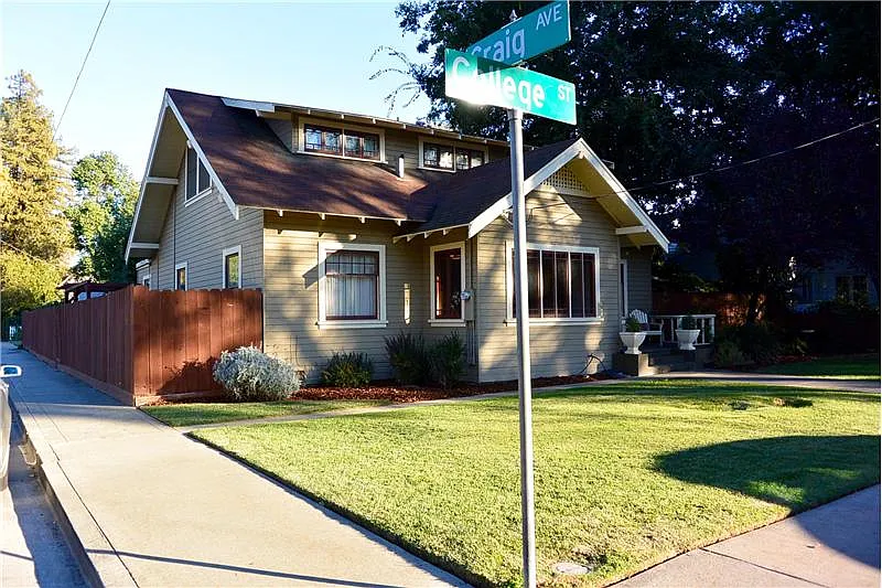 743 College St photo 1
