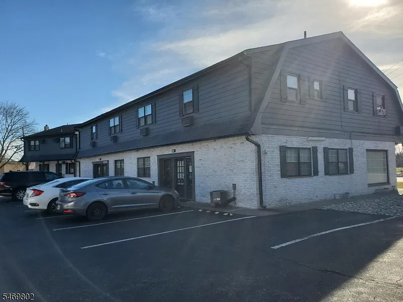 1 bed, 1.0 bath, $1,800 — Photo 2