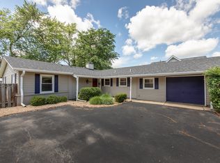 1840 N Fernandez Ave, Arlington Heights, IL 60004