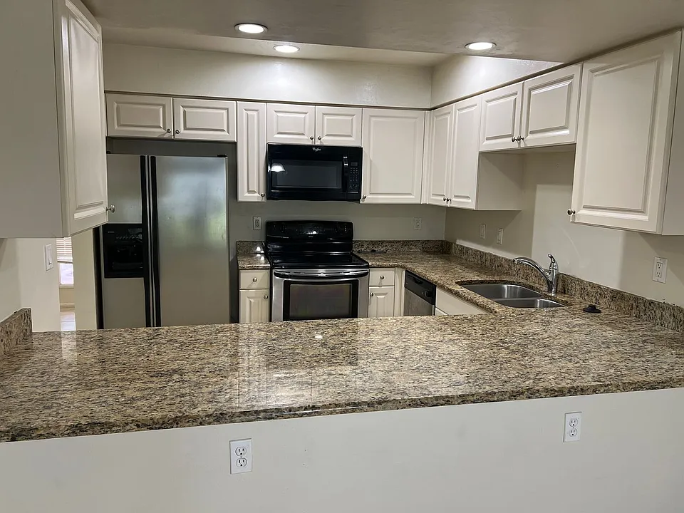 3430 Santa Barbara Blvd #10