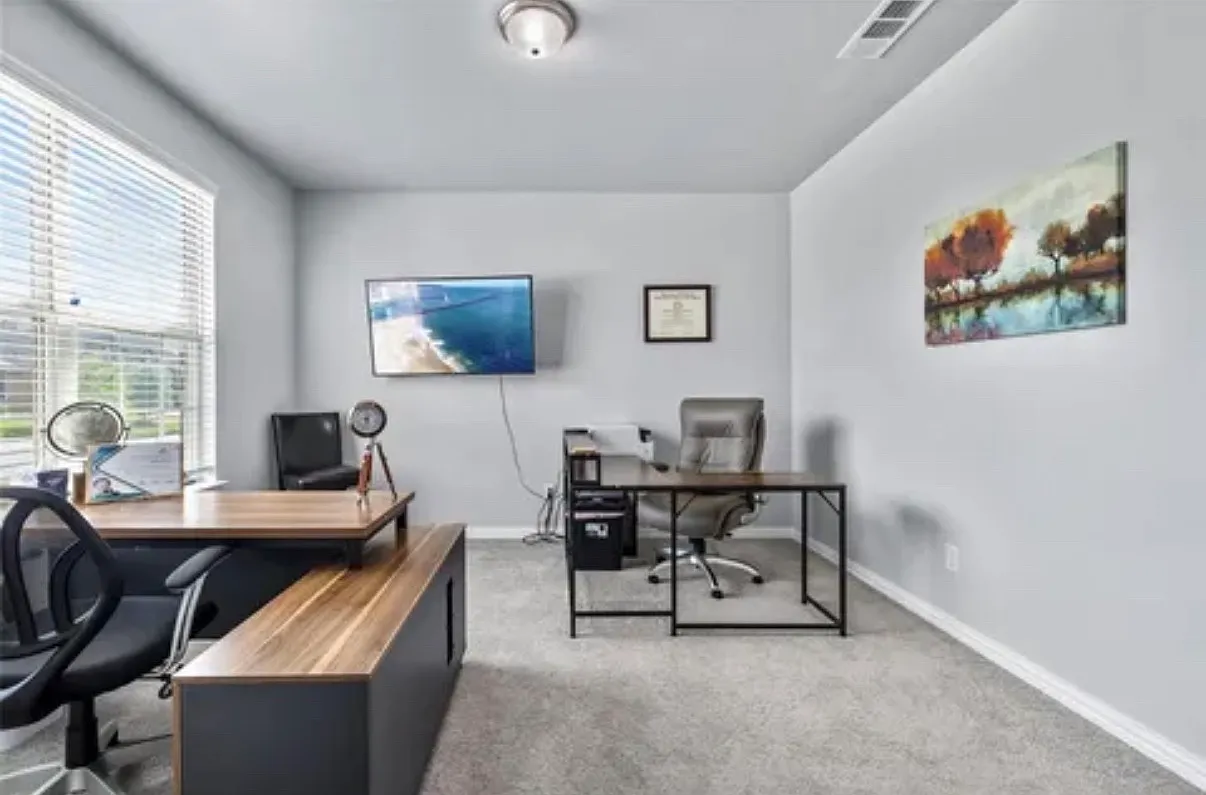 4 bed, 2825 sqft, $3,058 — Photo 3