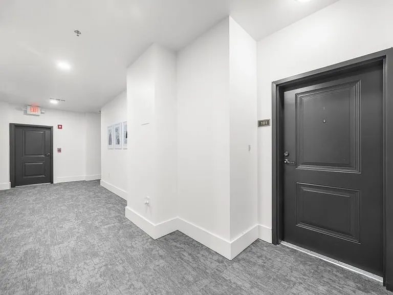 2360 Logan Cir #101 — Photo 34