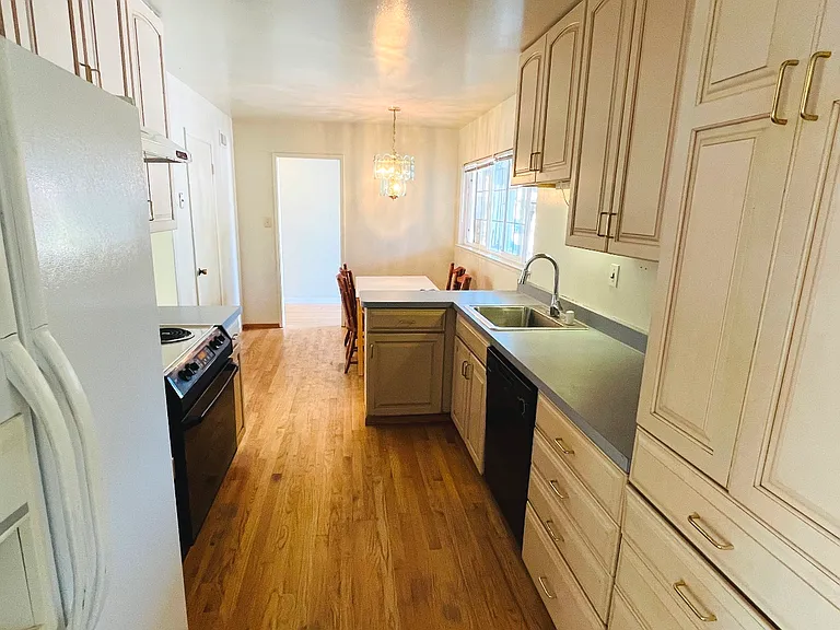 10460 Davison Ave — Photo 7