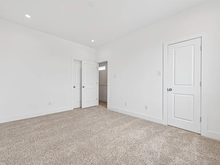 5841 Dolores St — Photo 37