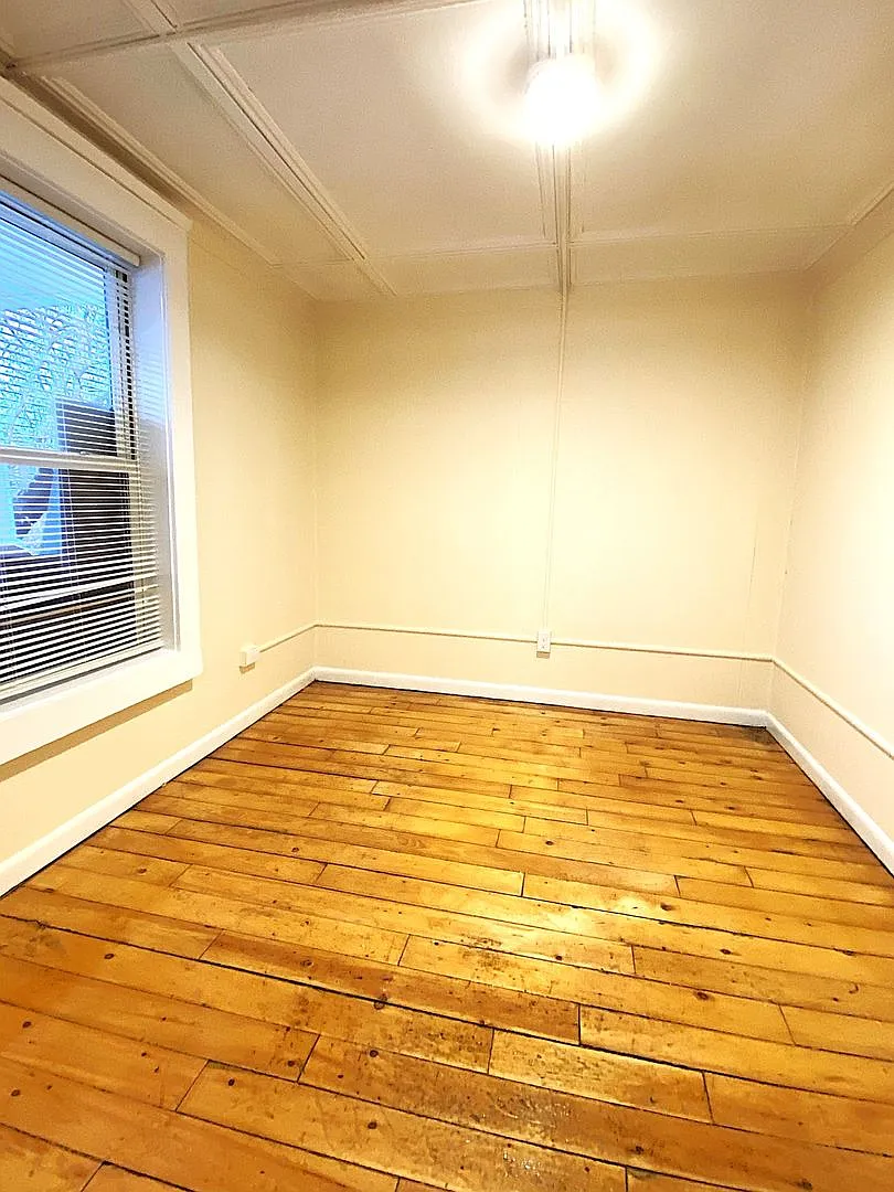47 Willow St — Photo 2