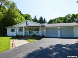 121 Holiday Rd, Rochester, NY 14623