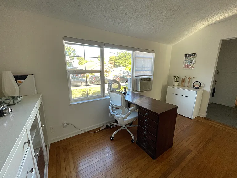 1555 Brooks St — Photo 8