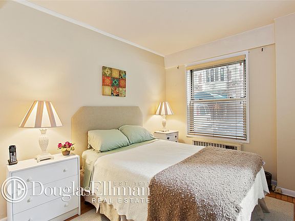4th image of 135 Willow St APT 105