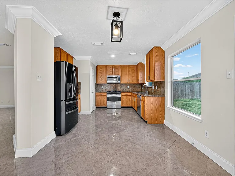 2219 Mountshire Dr — Photo 4