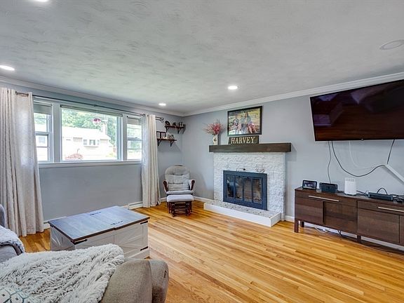 4th image of 29 Sunshine Dr