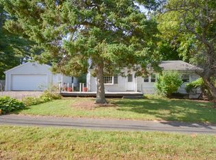 8 Clearwater Rd, Peabody, MA 01960