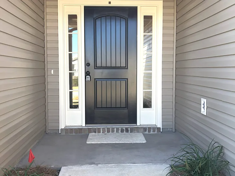 807 Goodale Dr — Photo 2