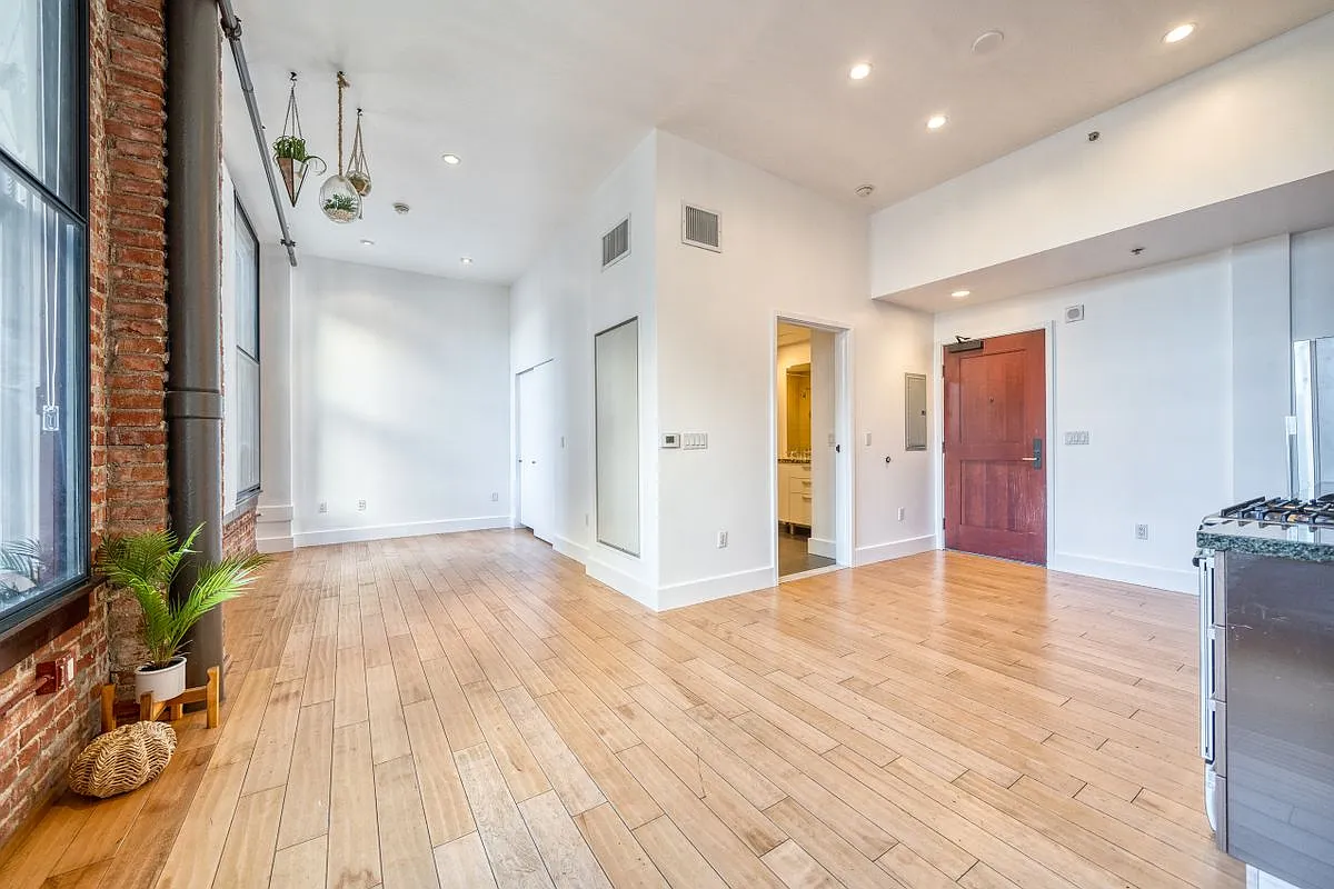 Studio, 1.0 bath, 460 sqft, $1,800 — Photo 2