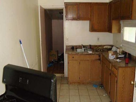 2nd image of 141 Lyndale Ave